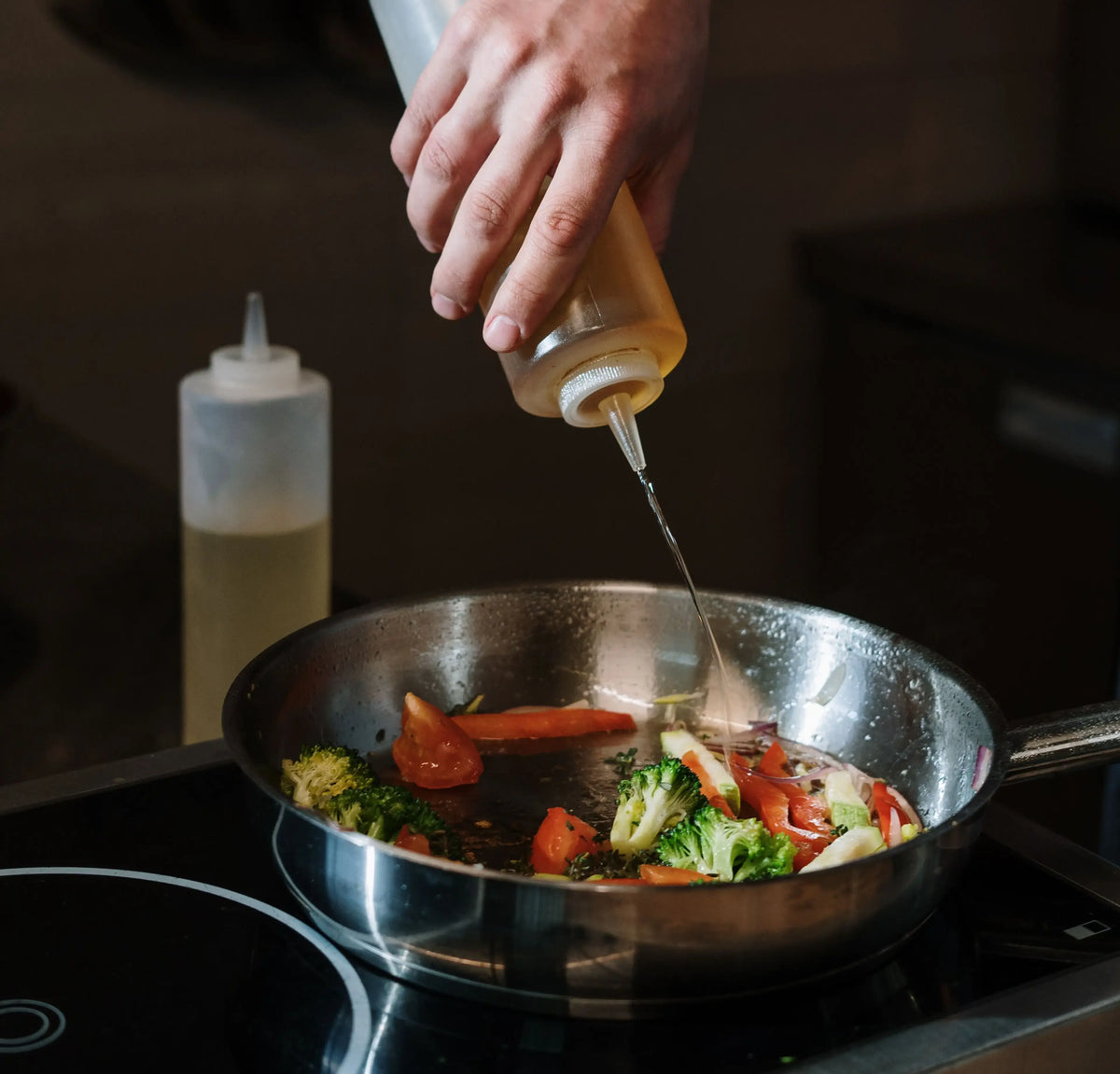 Peut-on cuire avec l'huile d'olive vierge extra ? Guide complet 2026