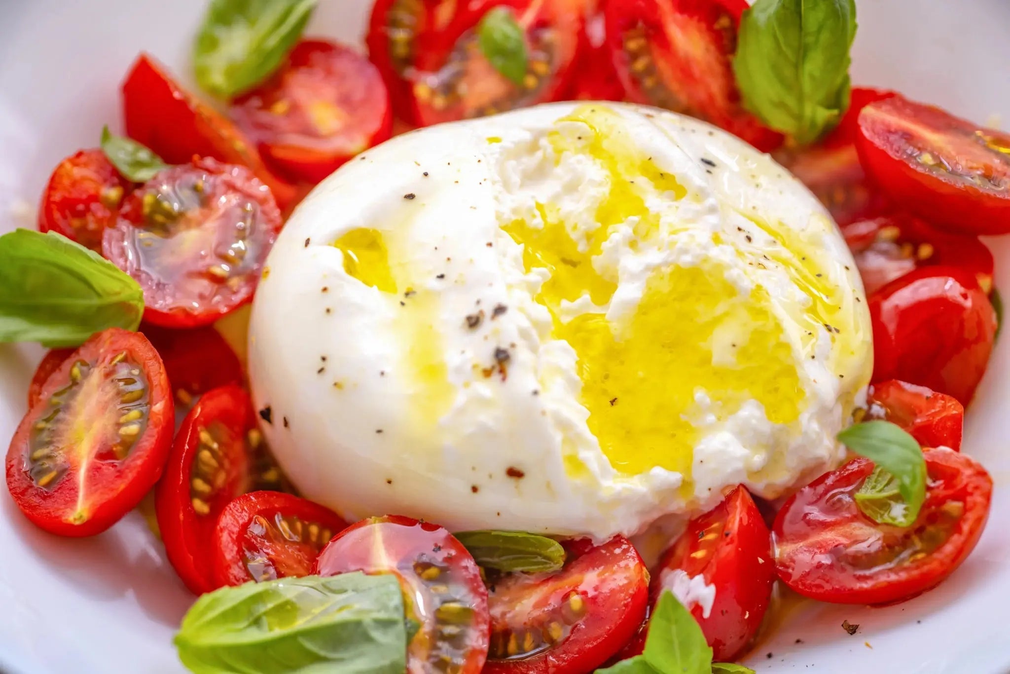 Salade de Tomates, Burrata & Basilic - Casa Olea